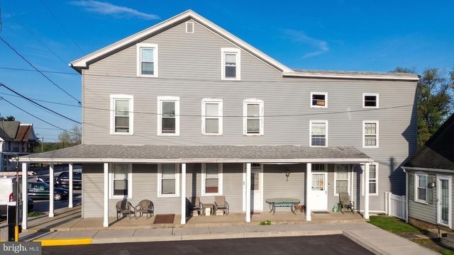 8 E BROADWAY AVE, Etters, PA 17319
