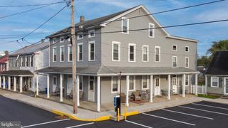 8 E BROADWAY AVE, Etters, PA 17319
