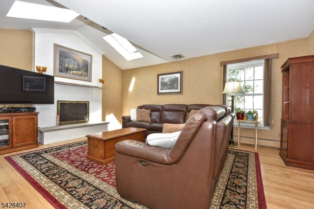 29 Cheryl Hills Dr, Hawthorne Boro, NJ 07506