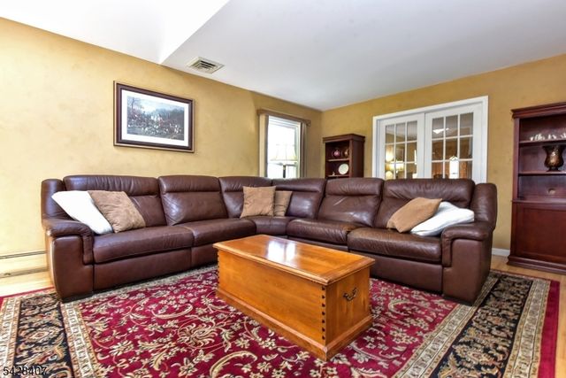 29 Cheryl Hills Dr, Hawthorne Boro, NJ 07506
