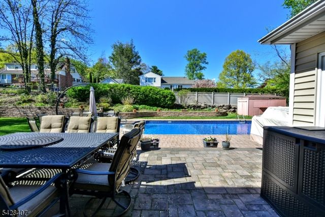 29 Cheryl Hills Dr, Hawthorne Boro, NJ 07506