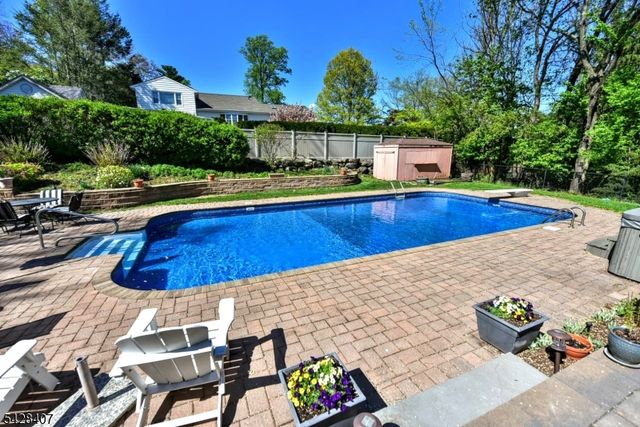 29 Cheryl Hills Dr, Hawthorne Boro, NJ 07506