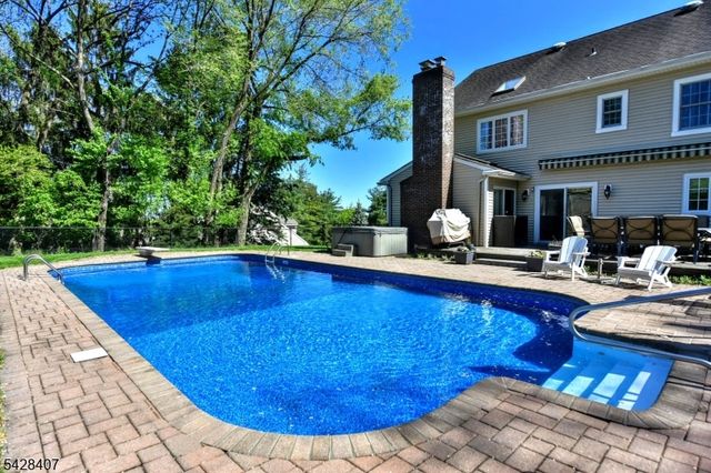 29 Cheryl Hills Dr, Hawthorne Boro, NJ 07506