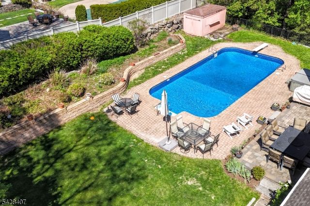 29 Cheryl Hills Dr, Hawthorne Boro, NJ 07506