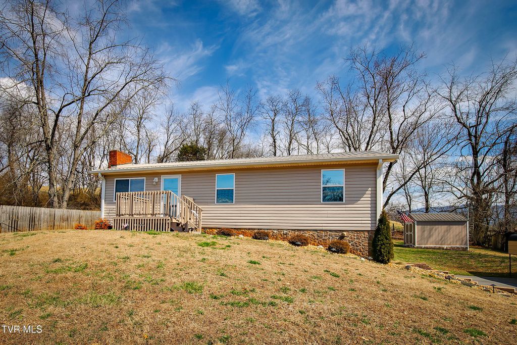 153 Pinnacle Drive, Elizabethton, TN 37643