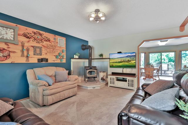 987 Demont Avenue E, Maplewood, MN 55109