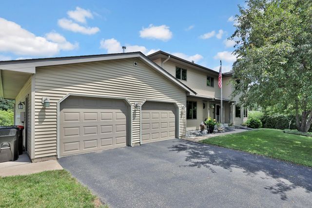 987 Demont Avenue E, Maplewood, MN 55109