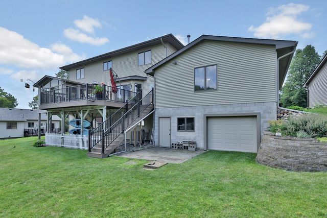 987 Demont Avenue E, Maplewood, MN 55109