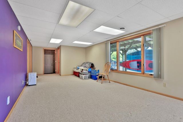 987 Demont Avenue E, Maplewood, MN 55109