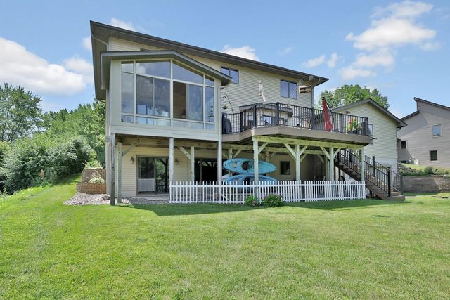987 Demont Avenue E, Maplewood, MN 55109