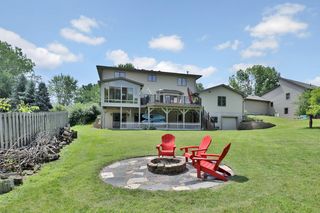 987 Demont Avenue E, Maplewood, MN 55109