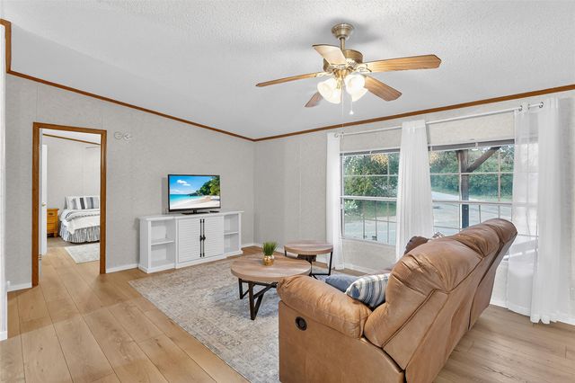 702 Liveoak RD, Kingsland, TX 78639