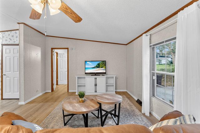702 Liveoak RD, Kingsland, TX 78639