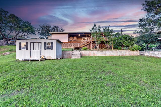 702 Liveoak RD, Kingsland, TX 78639