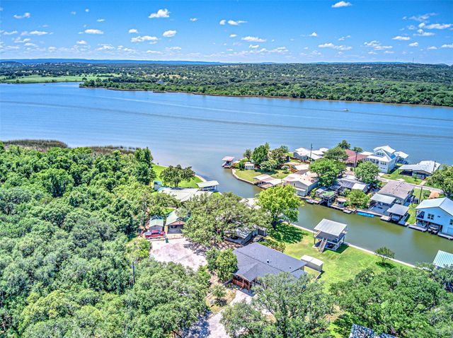 702 Liveoak RD, Kingsland, TX 78639