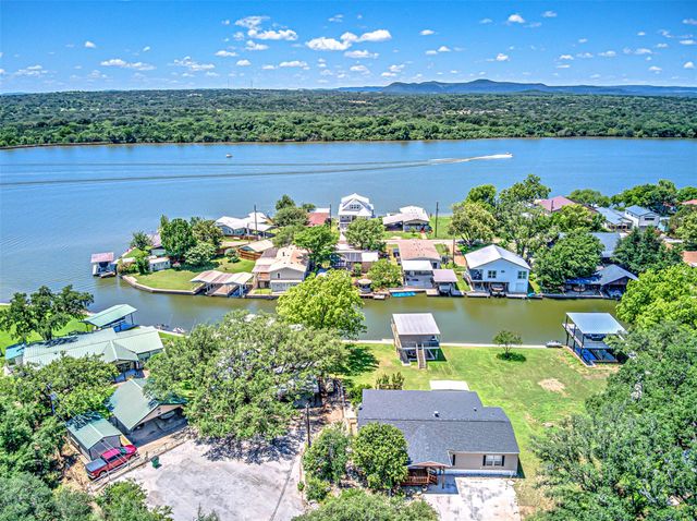 702 Liveoak RD, Kingsland, TX 78639