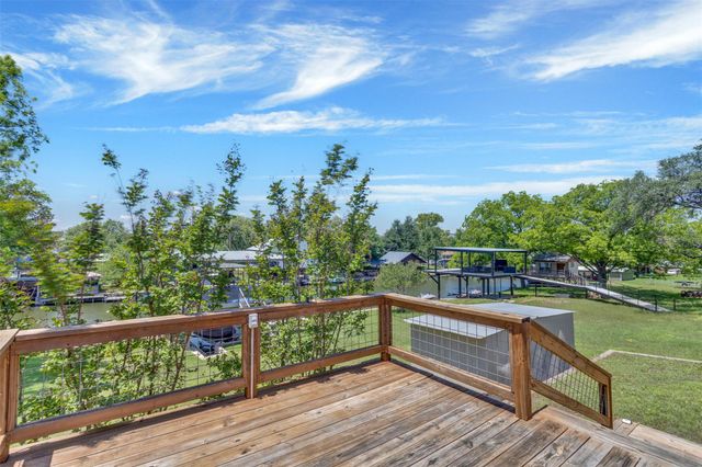 702 Liveoak RD, Kingsland, TX 78639