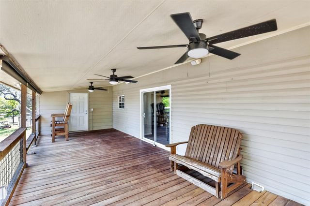 702 Liveoak RD, Kingsland, TX 78639