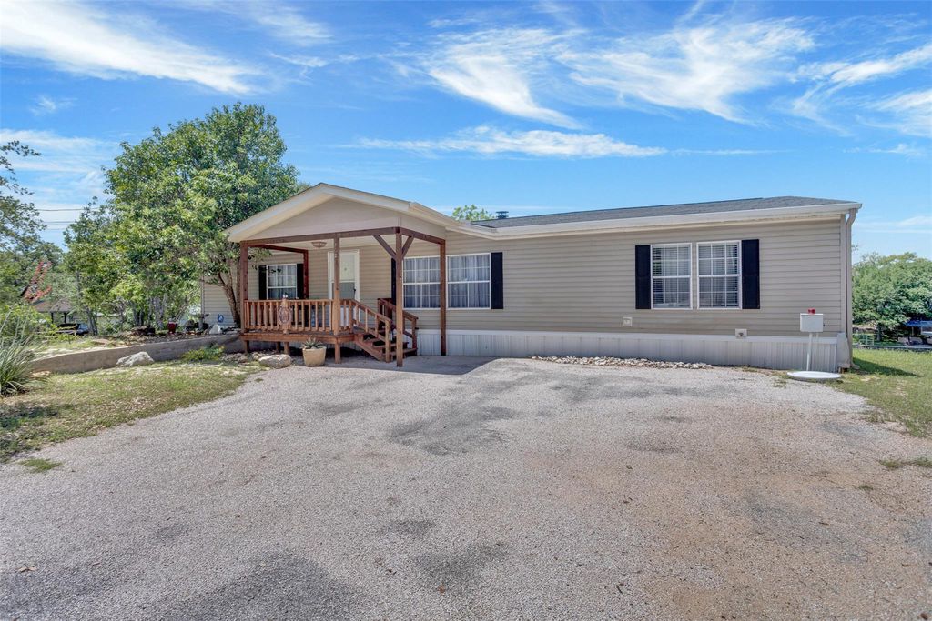 702 Liveoak RD, Kingsland, TX 78639