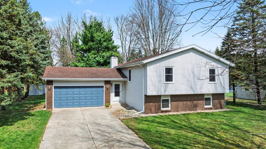 17294 Mackinaw Road, Three Rivers, MI 49093