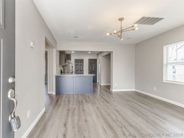 3911 E Admiral Court, Tulsa, OK 74115