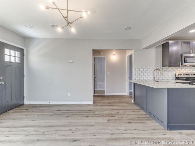 3911 E Admiral Court, Tulsa, OK 74115