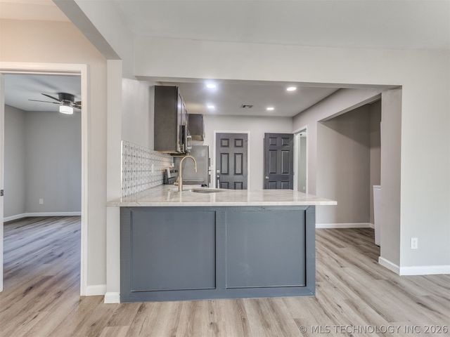 3911 E Admiral Court, Tulsa, OK 74115