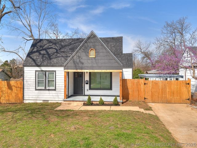 3911 E Admiral Court, Tulsa, OK 74115
