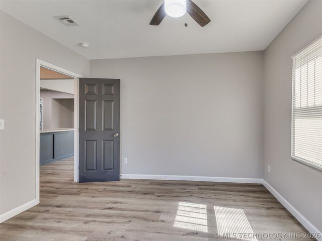 3911 E Admiral Court, Tulsa, OK 74115