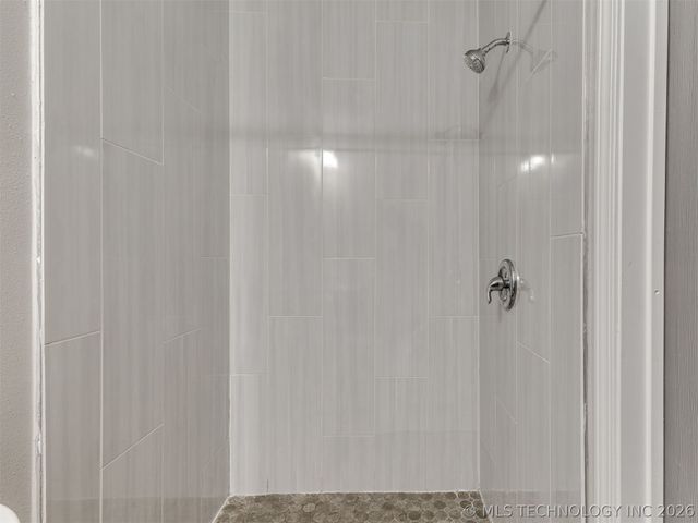 3911 E Admiral Court, Tulsa, OK 74115