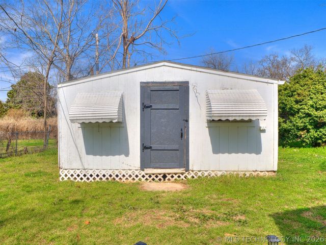 3911 E Admiral Court, Tulsa, OK 74115