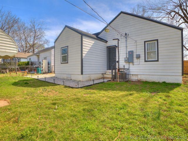 3911 E Admiral Court, Tulsa, OK 74115