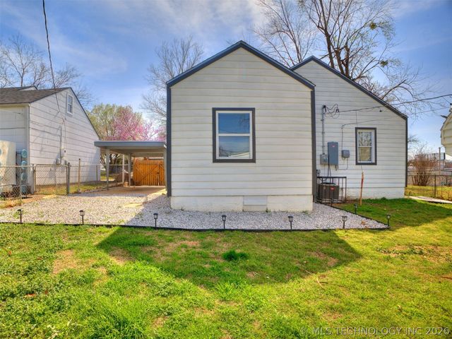 3911 E Admiral Court, Tulsa, OK 74115