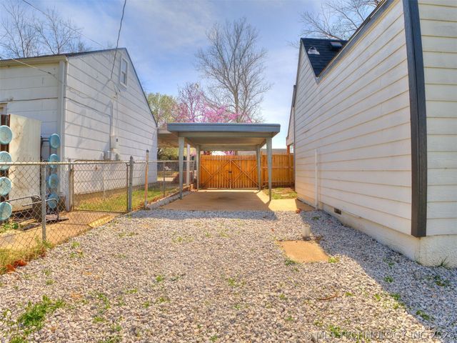 3911 E Admiral Court, Tulsa, OK 74115