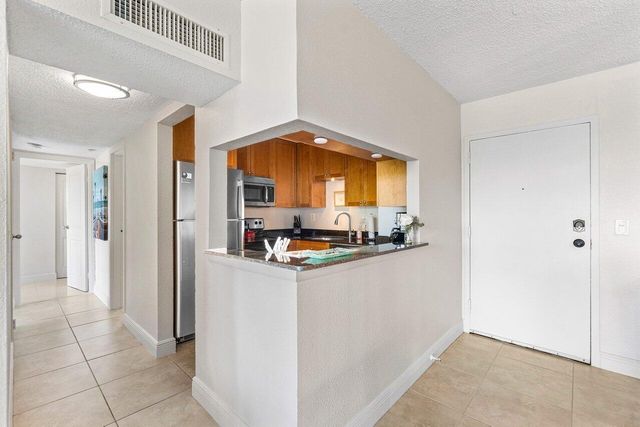 1830 Embassy Drive 401, West Palm Beach, FL 33401