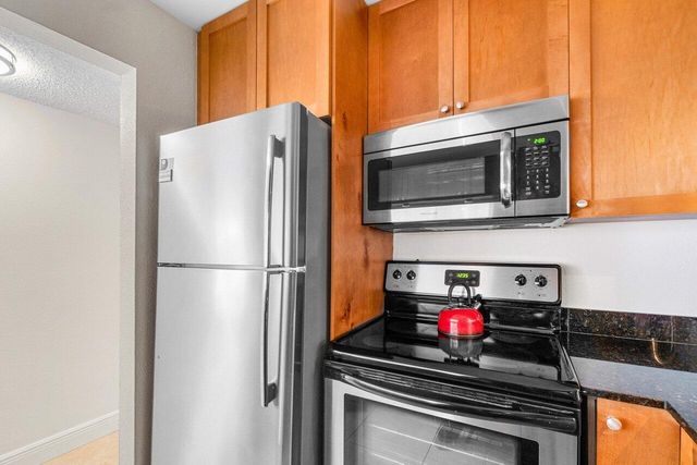 1830 Embassy Drive 401, West Palm Beach, FL 33401