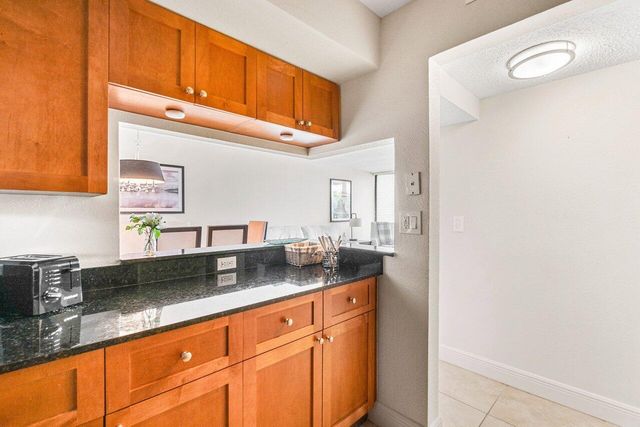 1830 Embassy Drive 401, West Palm Beach, FL 33401