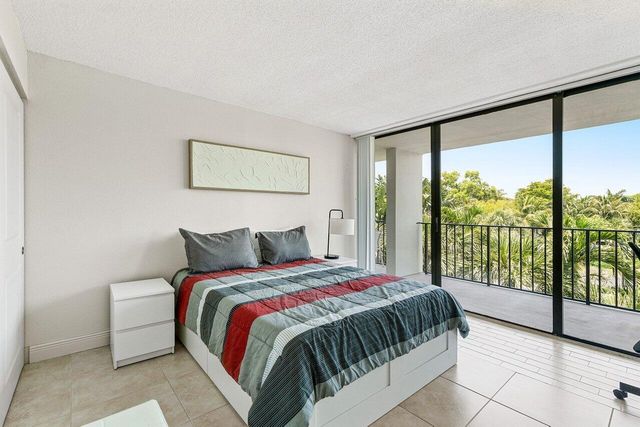 1830 Embassy Drive 401, West Palm Beach, FL 33401