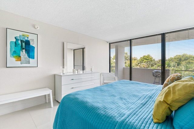 1830 Embassy Drive 401, West Palm Beach, FL 33401