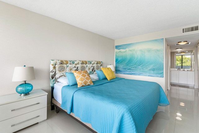 1830 Embassy Drive 401, West Palm Beach, FL 33401