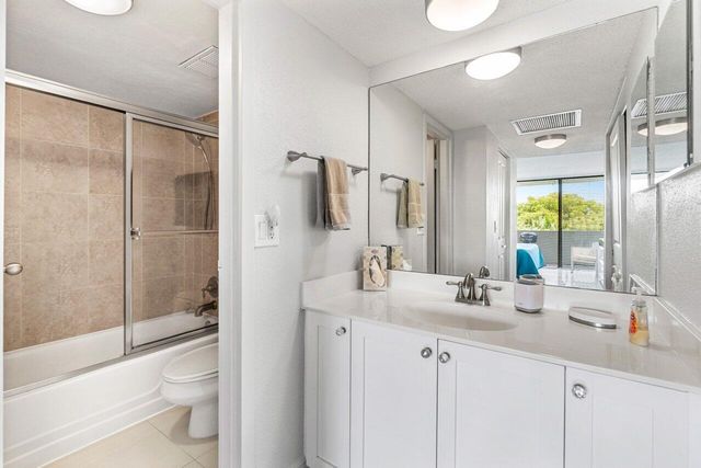 1830 Embassy Drive 401, West Palm Beach, FL 33401