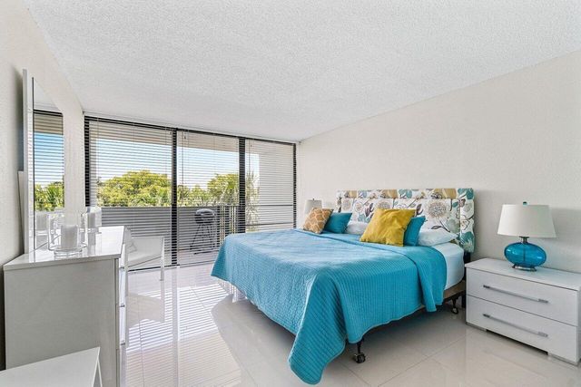 1830 Embassy Drive 401, West Palm Beach, FL 33401