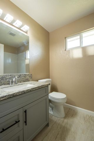 1621 Davis St, Ripon, CA 95366