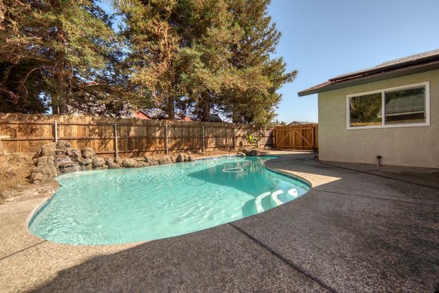 1621 Davis St, Ripon, CA 95366