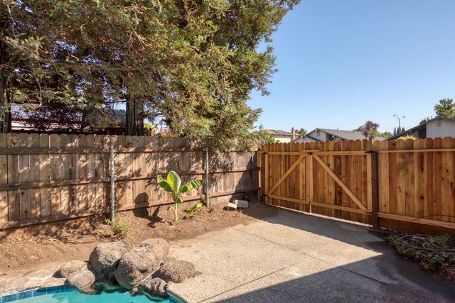 1621 Davis St, Ripon, CA 95366