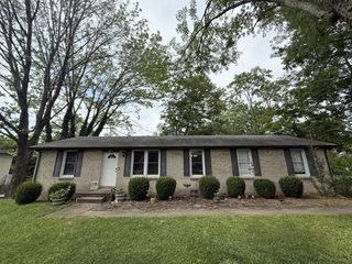 112 Highland Dr, White House, TN 37188