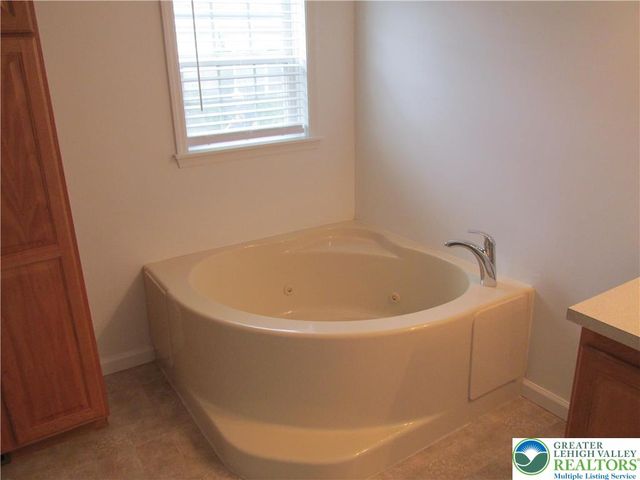 891 Biltmore Avenue, Forks Twp, PA 18040