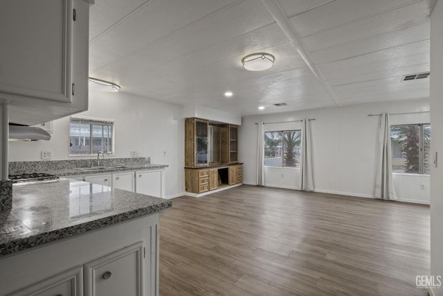 3535 Stine Road 124, Bakersfield, CA 93309