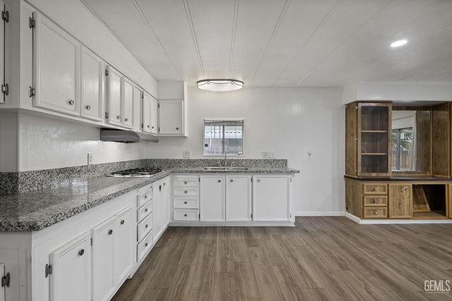 3535 Stine Road 124, Bakersfield, CA 93309