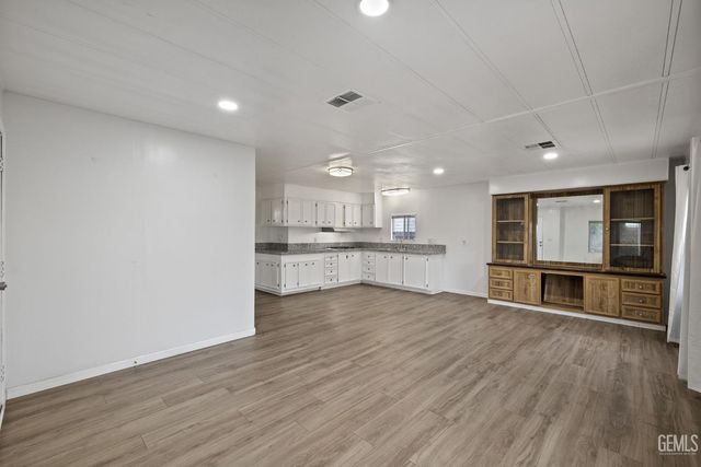 3535 Stine Road 124, Bakersfield, CA 93309